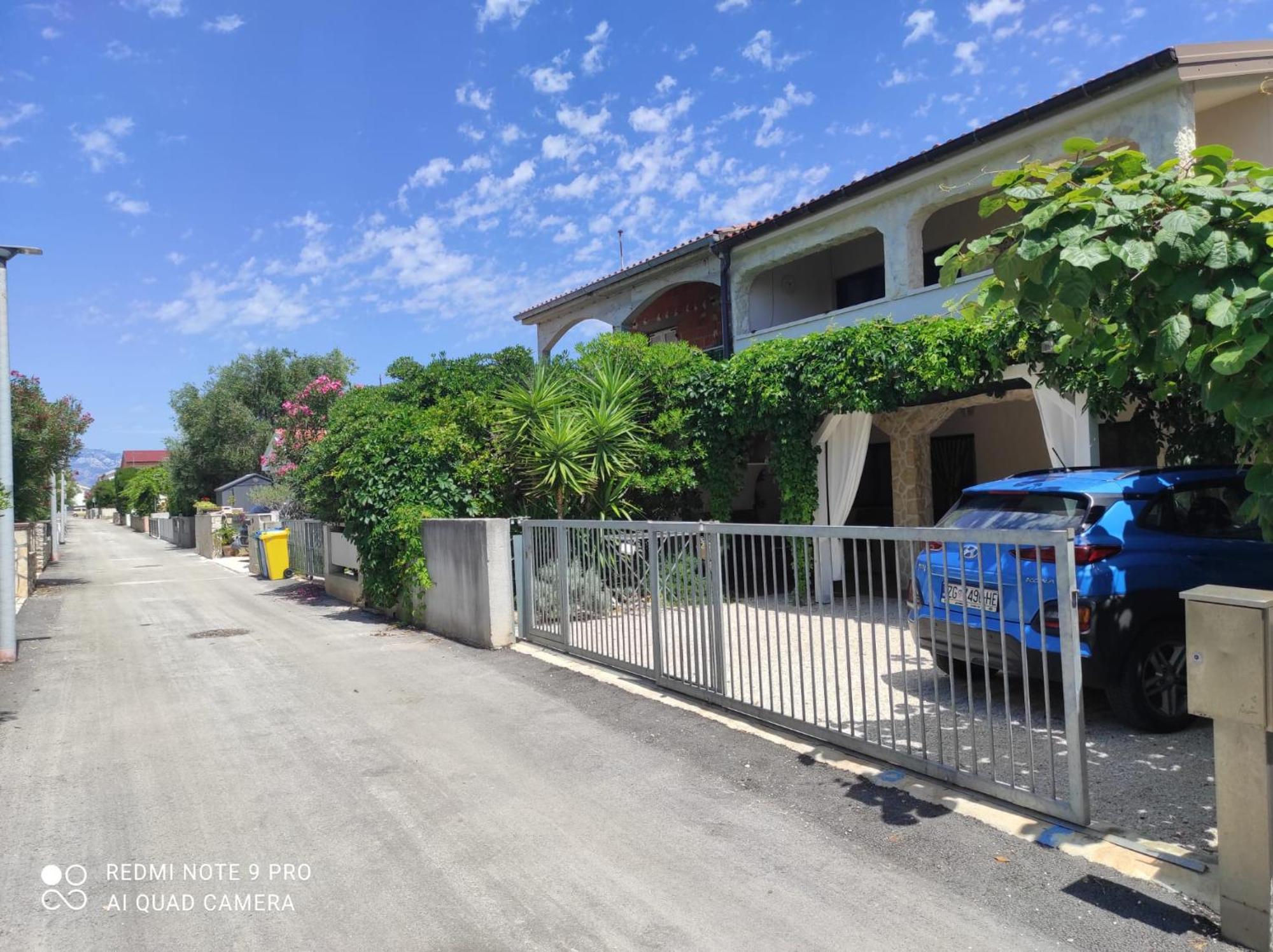 Apartment House Vir-To-All Exterior photo